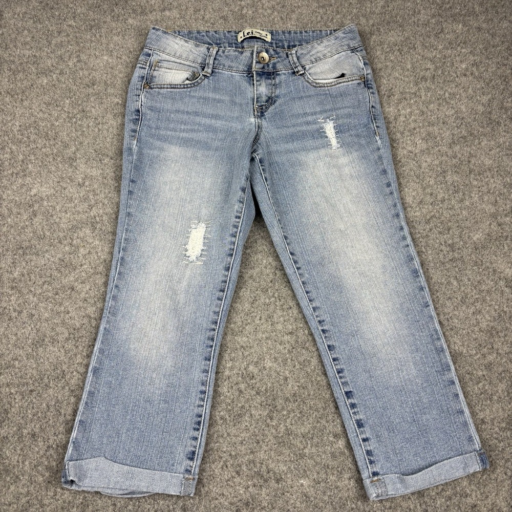 Lei Ashley Lowrise Women's Capri Jeans Size 3 Distressed Cuffed Light Wash‎ Blue